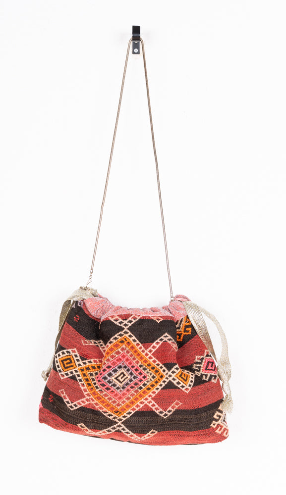 KILIM POUCH GRANA Y NEGRO