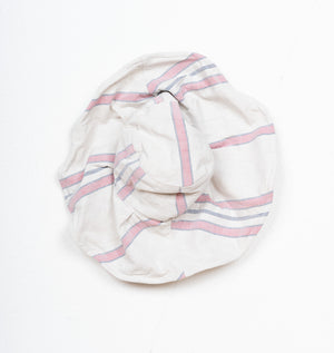 GORRO BLANCO CON LISTAS ROSAS
