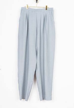 PANTALÓN CON BOLSILLOS Y PINZAS AZUL