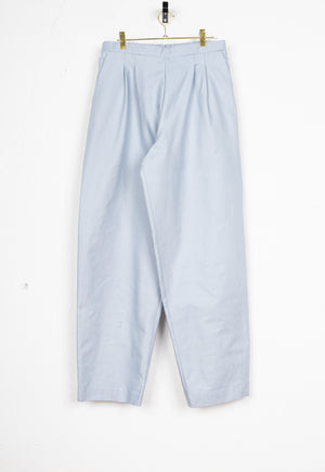 PANTALÓN CON BOLSILLOS Y PINZAS AZULITO