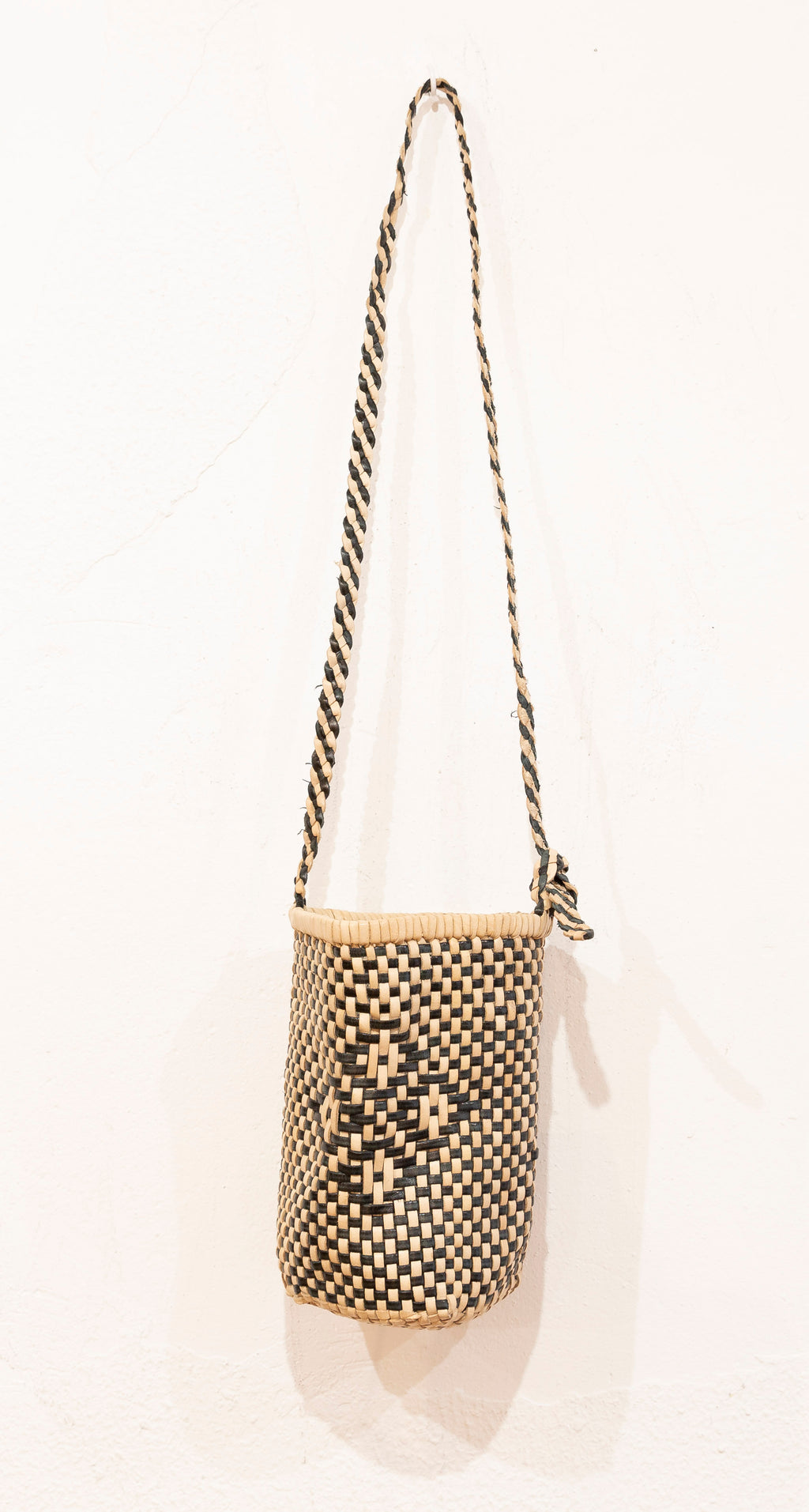 LEATHER DIAMOND BASKET BLACK
