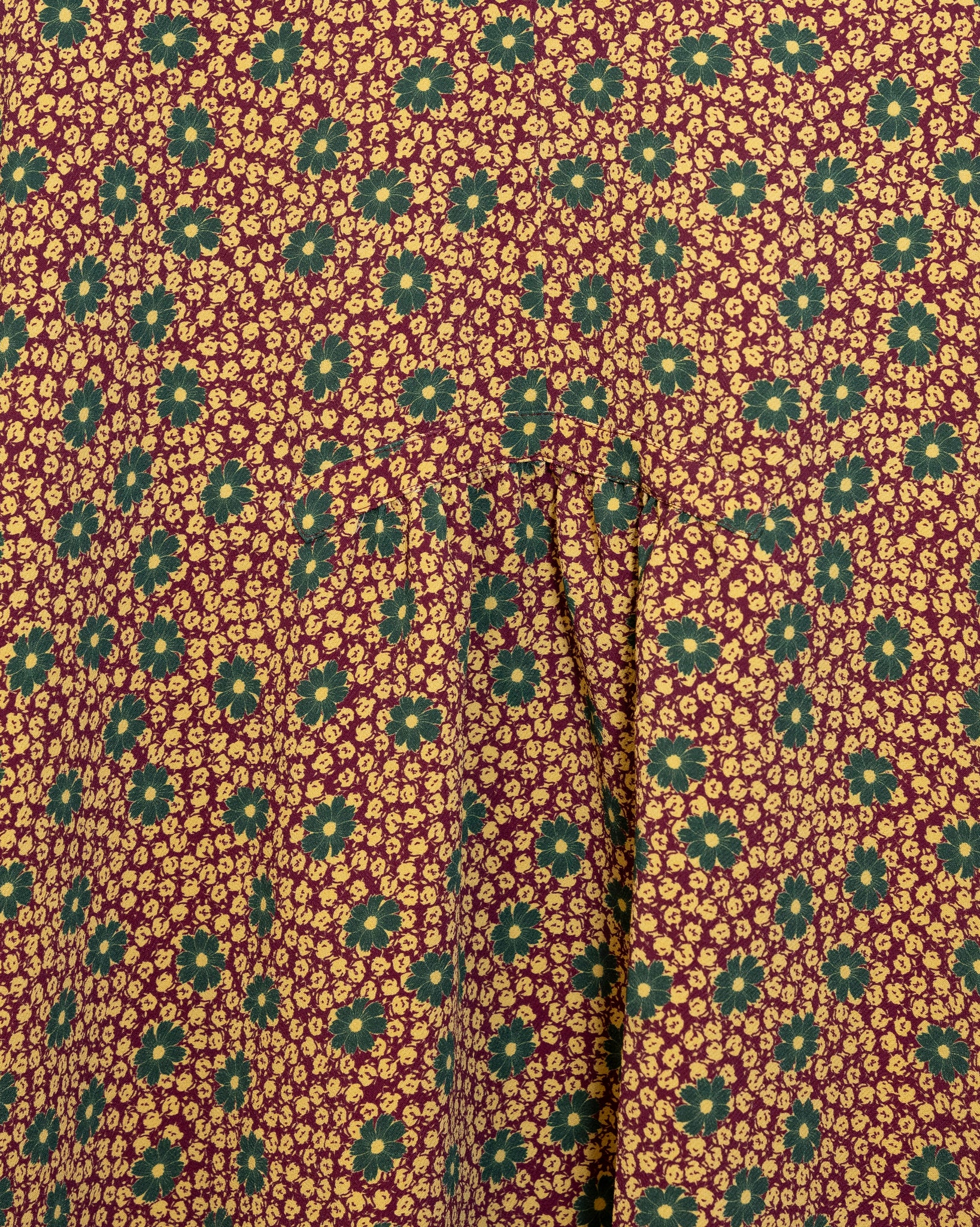 VESTIDO MIDI ROMÁNTICO GRANA CON FLORES VERDES