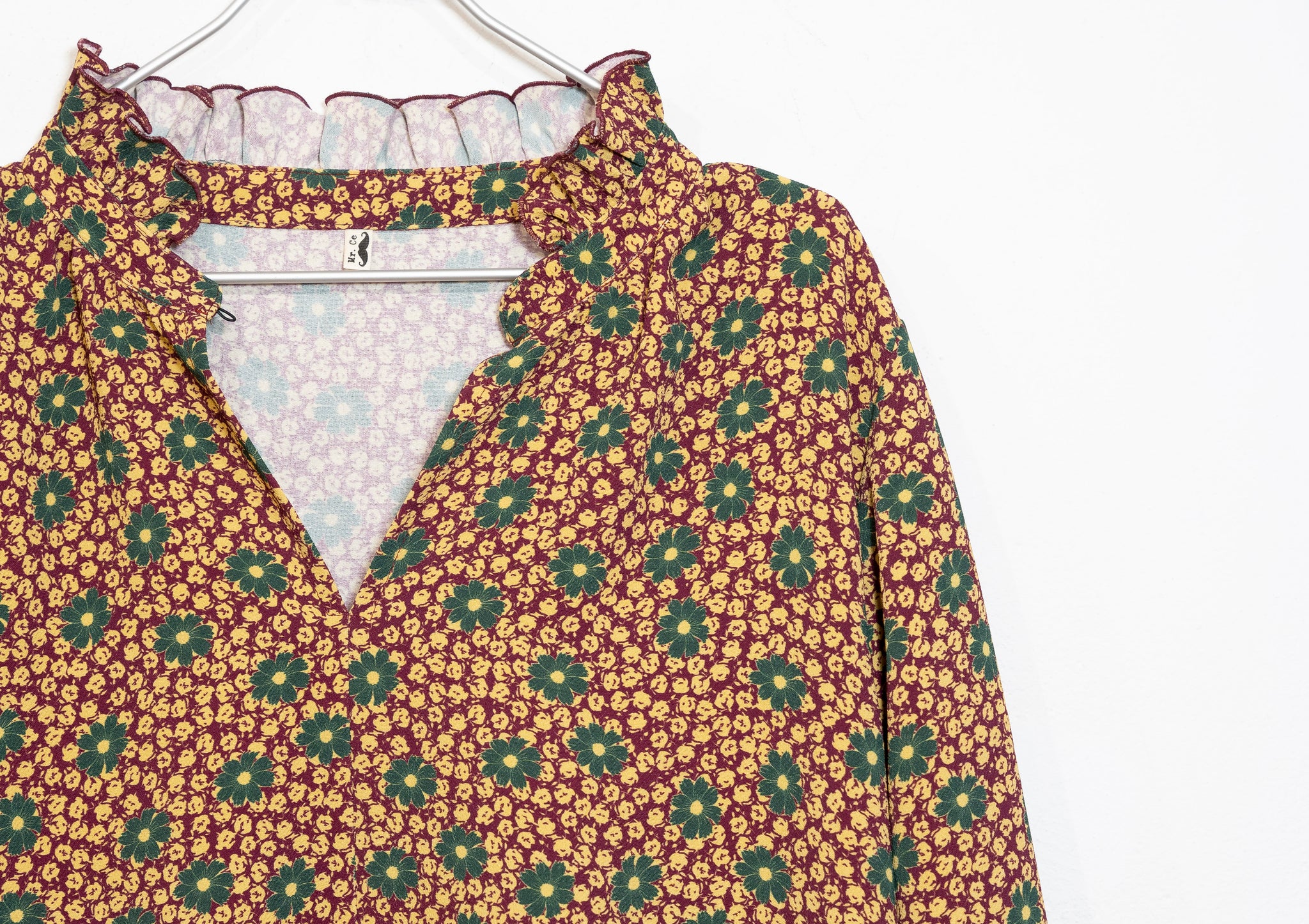 VESTIDO MIDI ROMÁNTICO GRANA CON FLORES VERDES